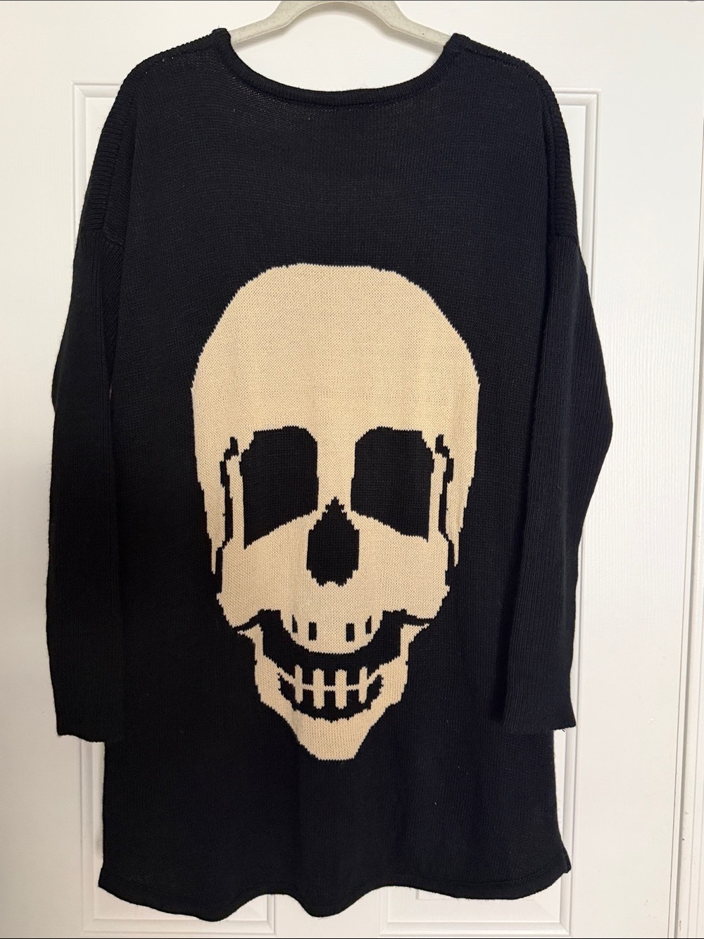 Hot and delicious Black Women's Oversized Sweater, Cream Skull Graphic,size M/L